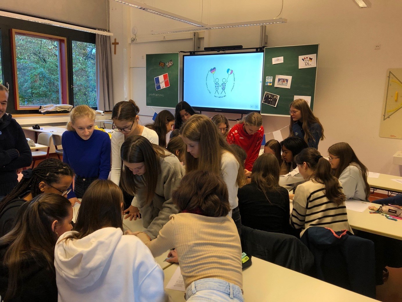 Schülerinnen und Schüler aus Frankreich besuchen den Unterricht am PG